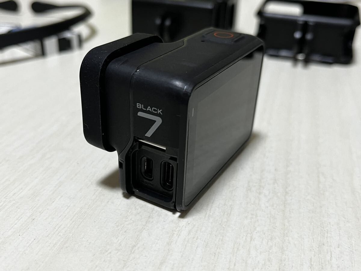 GoPro hero7 Black 実働品　マイクアダプター、マウント類　アクションカメラ アクションカム ゴープロ _画像6
