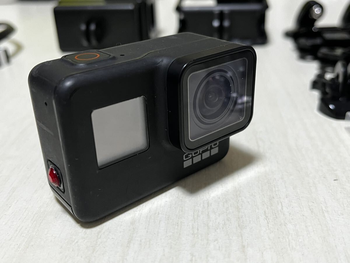 GoPro hero7 Black 実働品　マイクアダプター、マウント類　アクションカメラ アクションカム ゴープロ _画像2