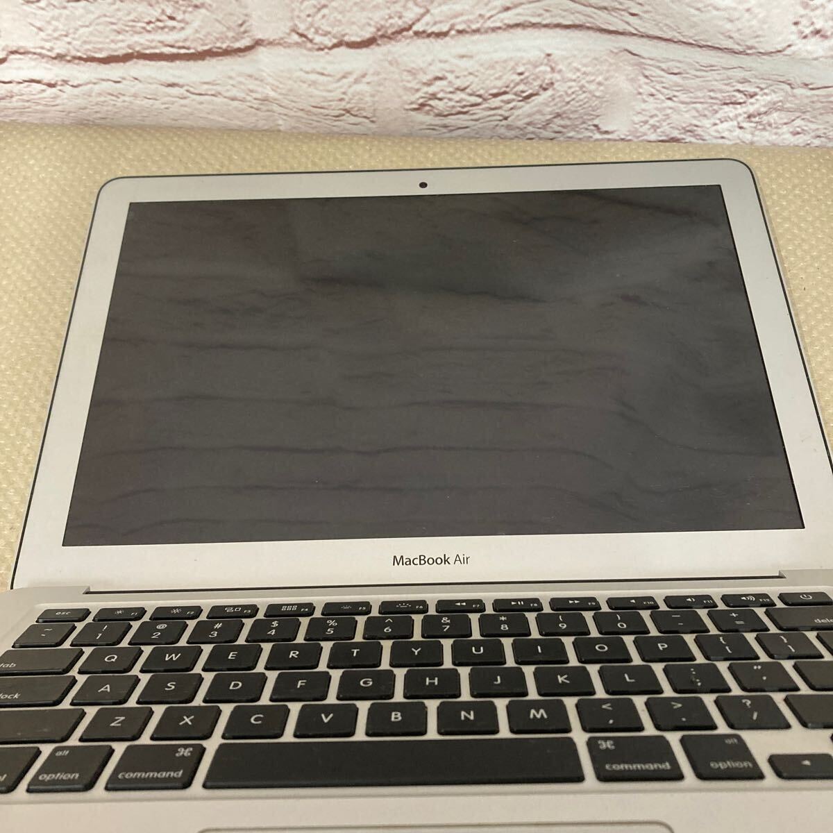 1円〜 Apple MacBook Air 13inch A1466 詳細不明 SSD無し ジャンク アップル 13インチ / S5705の画像3