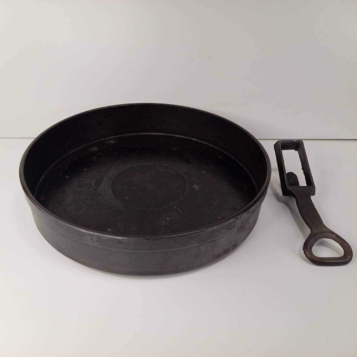 [AIKU-YA] Yamaha cast iron made saucepan for sukiyaki castings .. saucepan Showa Retro Showa era era / water 