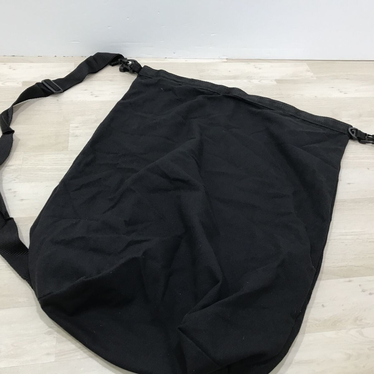 BILLABONG Billabong one shoulder bag black cylinder back [N9698]