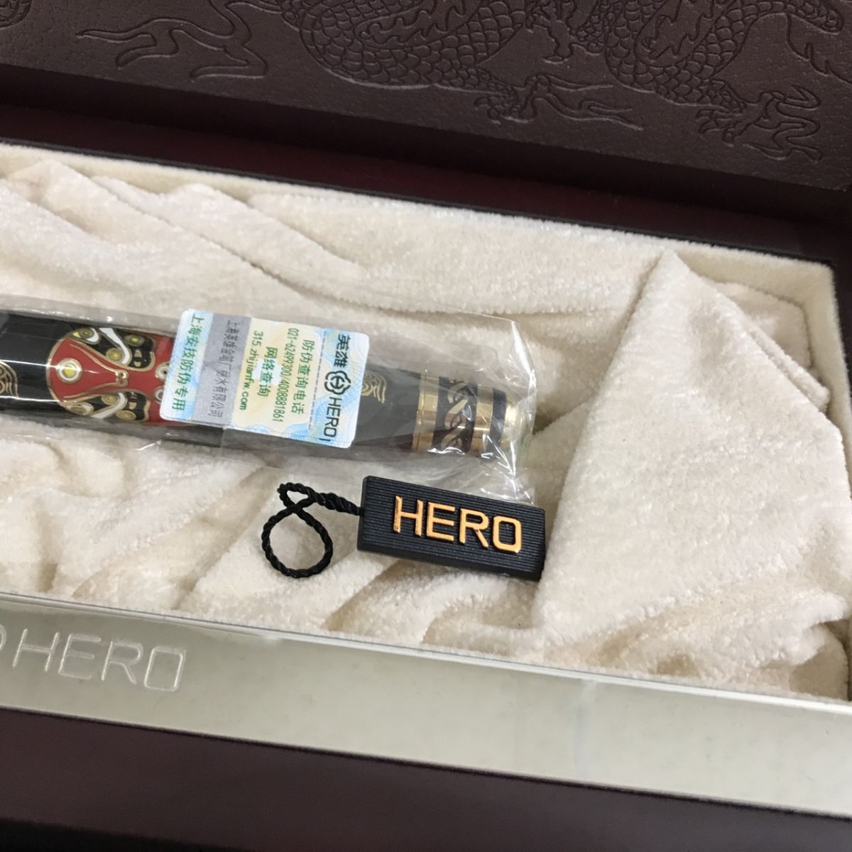 ③ 英雄 HERO 万年筆 京劇面譜 赤 [C4501]_画像3