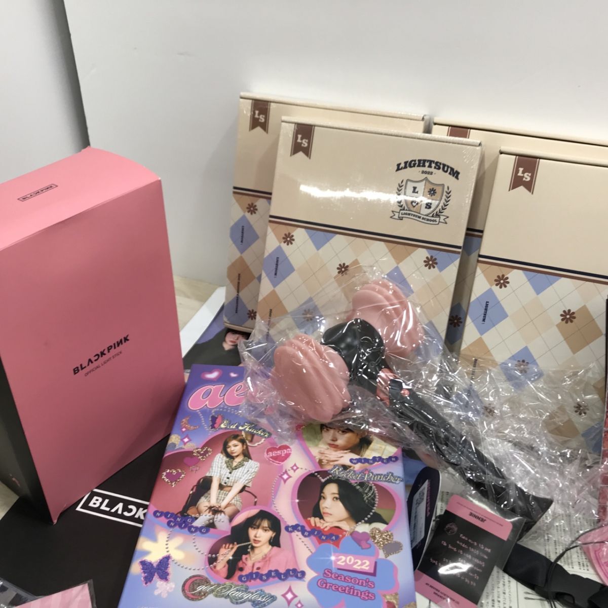 ② K-pop 女性 韓国 韓流 ( BLACKPINK/少女時代/LIGHTSUM ) 等 タオル 小物 雑貨 ブロマイド 等 グッズ 14kg まとめ セット[C4597]_画像2