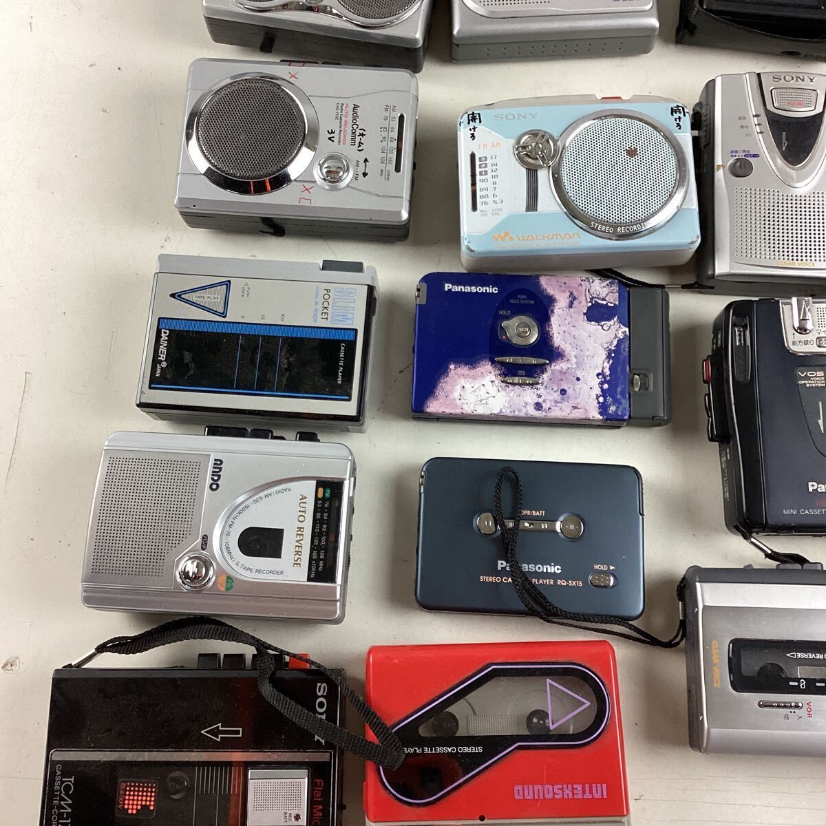 t5421 カセットプレーヤー 30点 まとめ SONY Panasonic WALKMAN RQ-SX15 SX33 SX76 カセット プレーヤーウォークマン 動作未確認 ジャンク_画像4