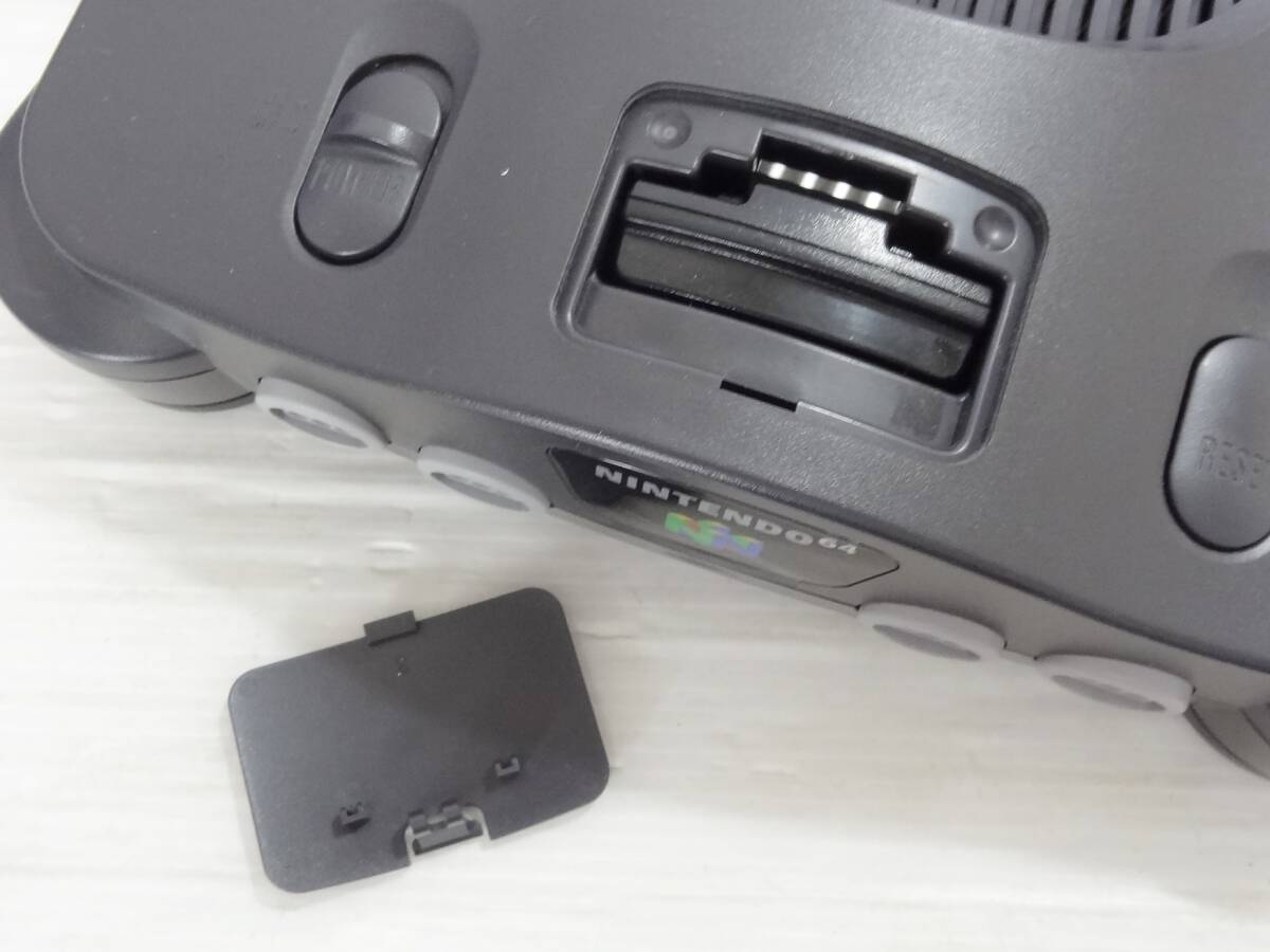 A0215t 任天堂 Nintendo 64 本体 ブラック セット AVケーブル付き 動作確認済み_画像5