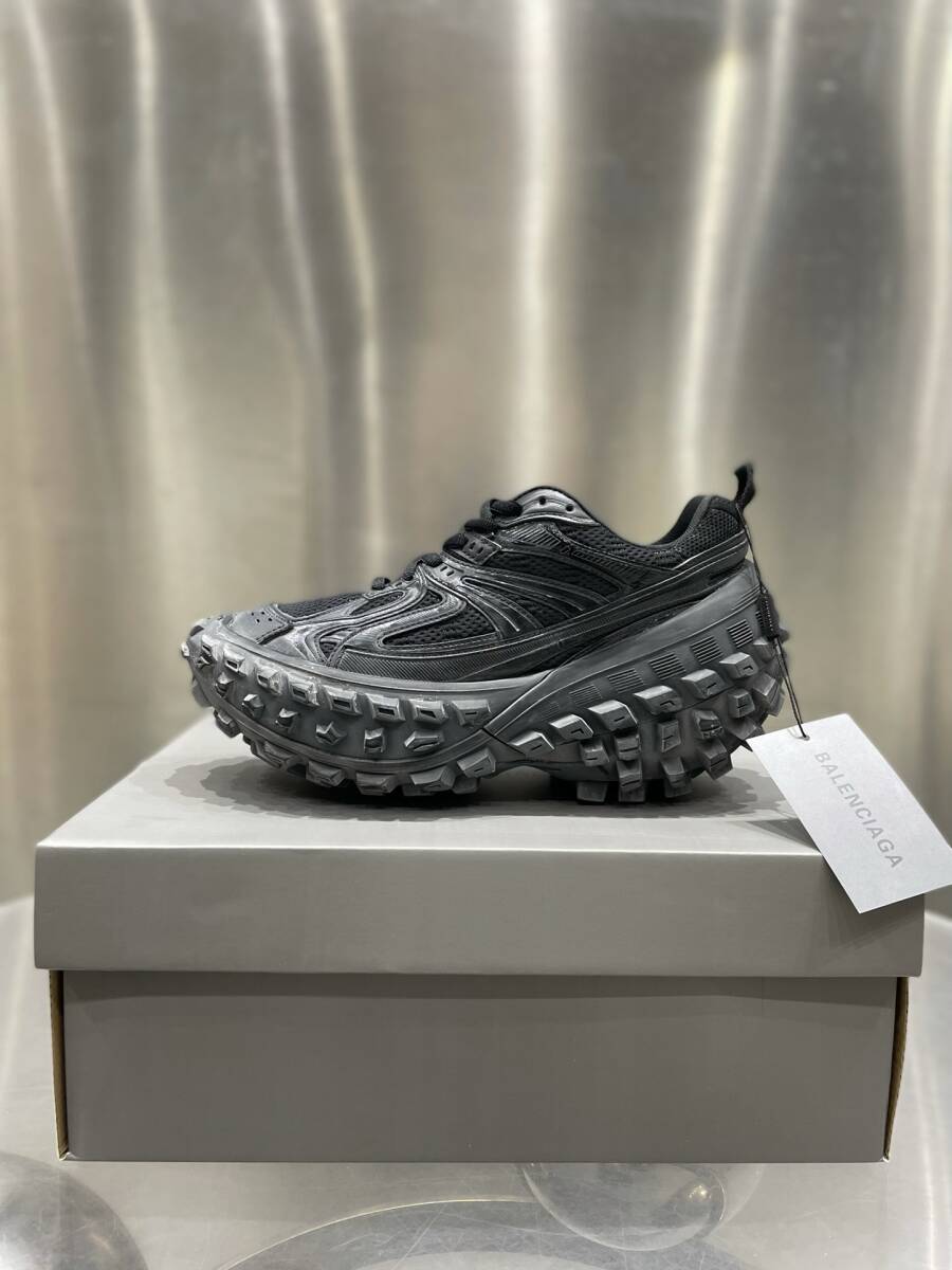 バレンシアガ BALENCIAGA ディフェンダー スニーカー アウトレット アメリカ 並行輸入品_画像2