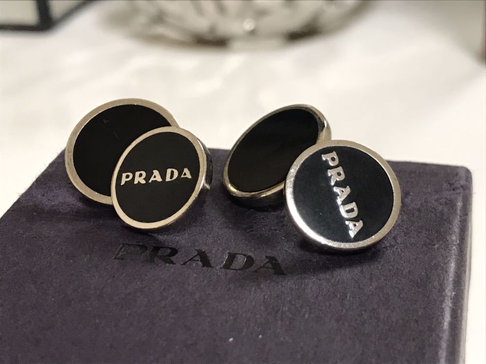 新品同様 箱付【PRADA】プラダ カフスボタン カフリンクス PRADA カフス カフリンクス プラダ 箱付き|Yahoo!フリマ(旧