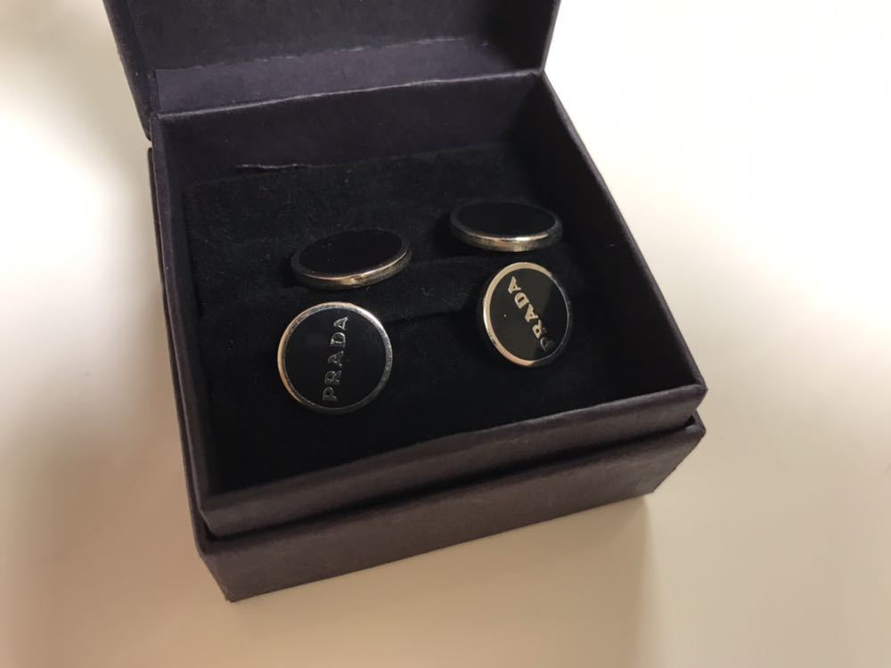 新品同様 箱付【PRADA】プラダ カフスボタン カフリンクス PRADA カフス カフリンクス プラダ 箱付き|Yahoo!フリマ(旧