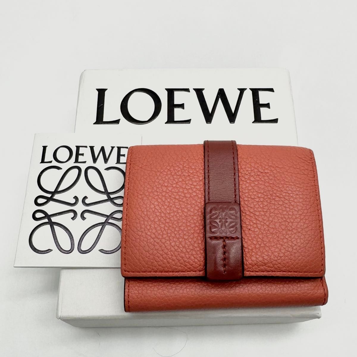 【未使用級美品・付属品付き】LOEWE ロエベ 三つ折り財布 トライフォールド アナグラム