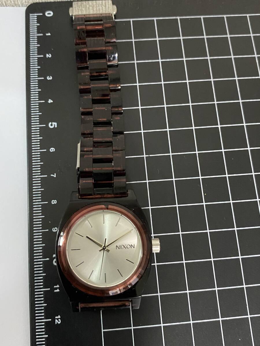 ニクソン腕時計　中古稼働品　NIXON ブラウン系ケース＆ベルト　丸型3針　箱付き_画像2