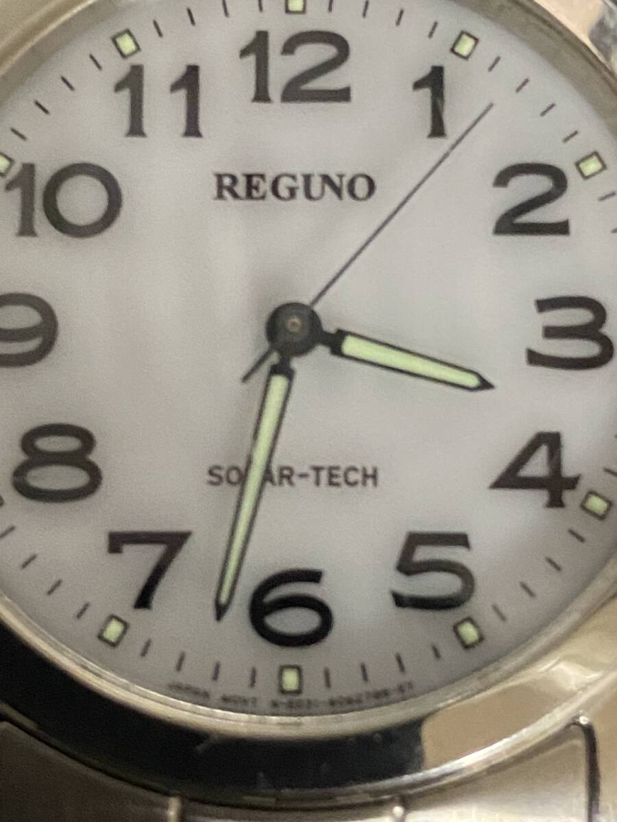 シチズン腕時計　REGNO SOLAR-TECH 太陽光発電駆動　丸型文字盤　男性向けサイズ　蓄光発光(2枚目写真)　3針　中古正常稼働　送料無料_画像4