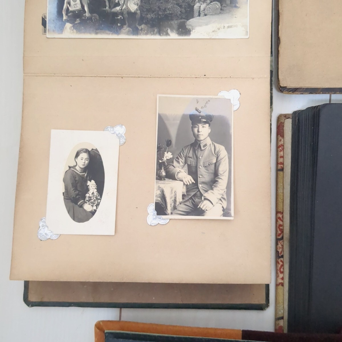  старый фотография старый альбом битва передний битва после старый Япония армия женщина студент семья полный . страна суммировать retro 