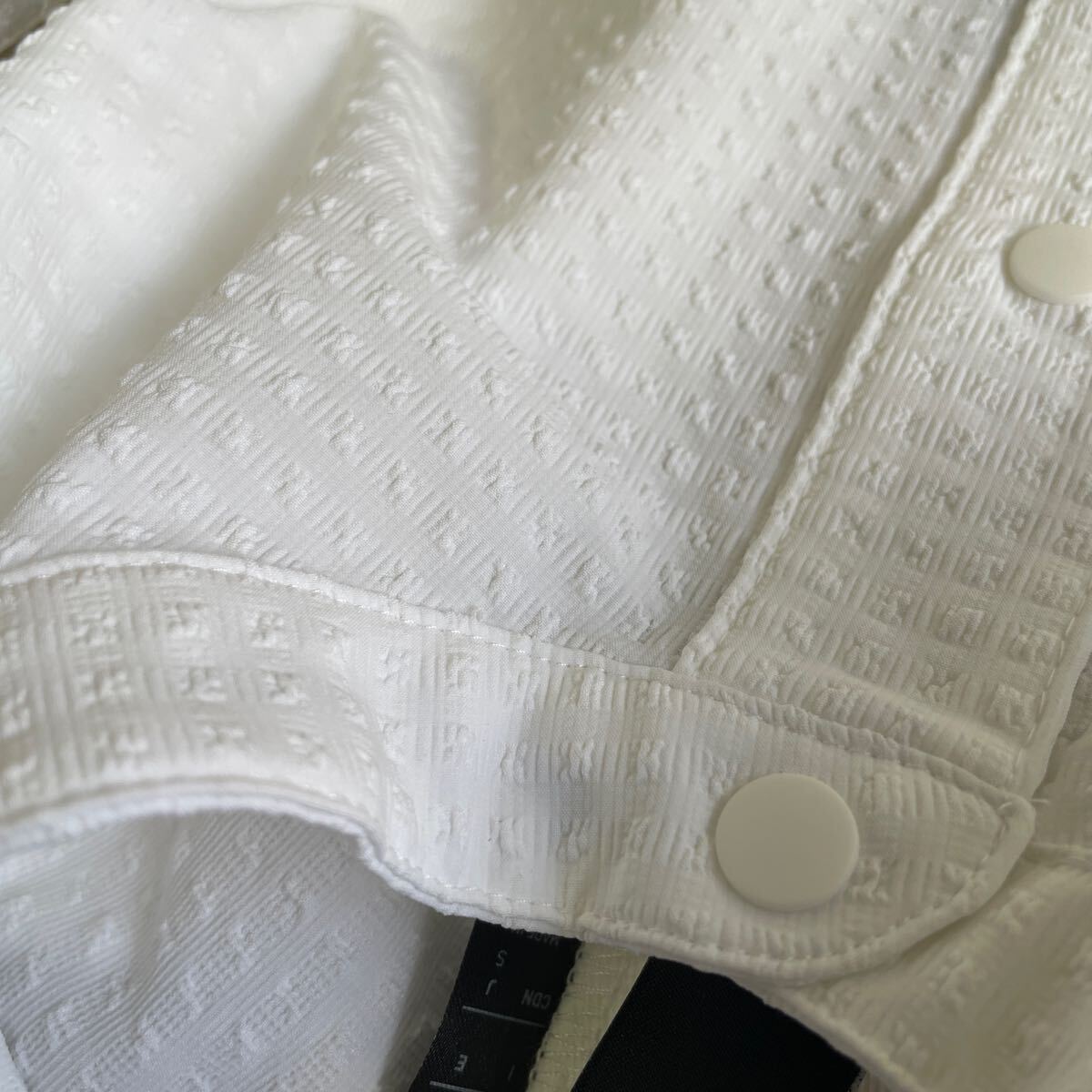 【新品】adidas DV0999 襟なし長袖シャツ　ホワイト　サイズM_画像4