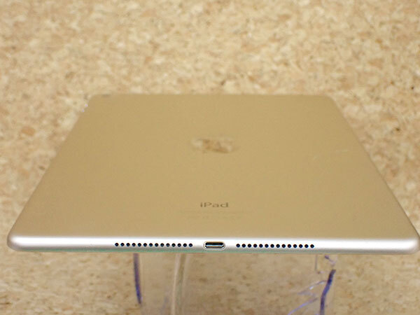 □【中古】iPad Air2 第2世代 Wi-Fiモデル 16GB ゴールド MH0W2J/A 本体 (PZ137-21)_画像5
