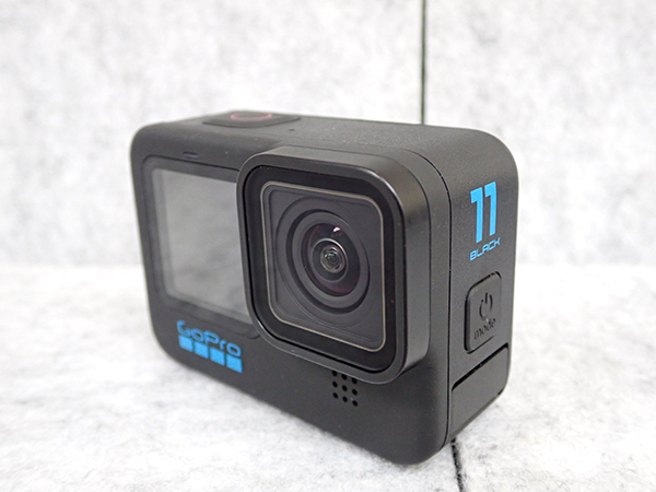 【中古 良品】GoPro HERO11 BLACK CHDHX-111-FW アクションカメラ ゴープロ 本体 予備バッテリー、バッテリーチャージャー付き(PEA336-1)_画像2