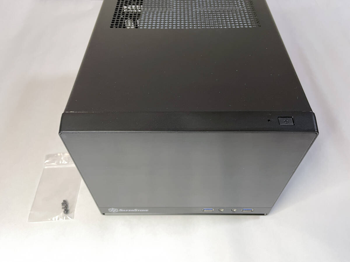SilverStone SST-SG13B-Q( черный ) маленький размер Mini-ITX кейс /350W ATX источник питания имеется 