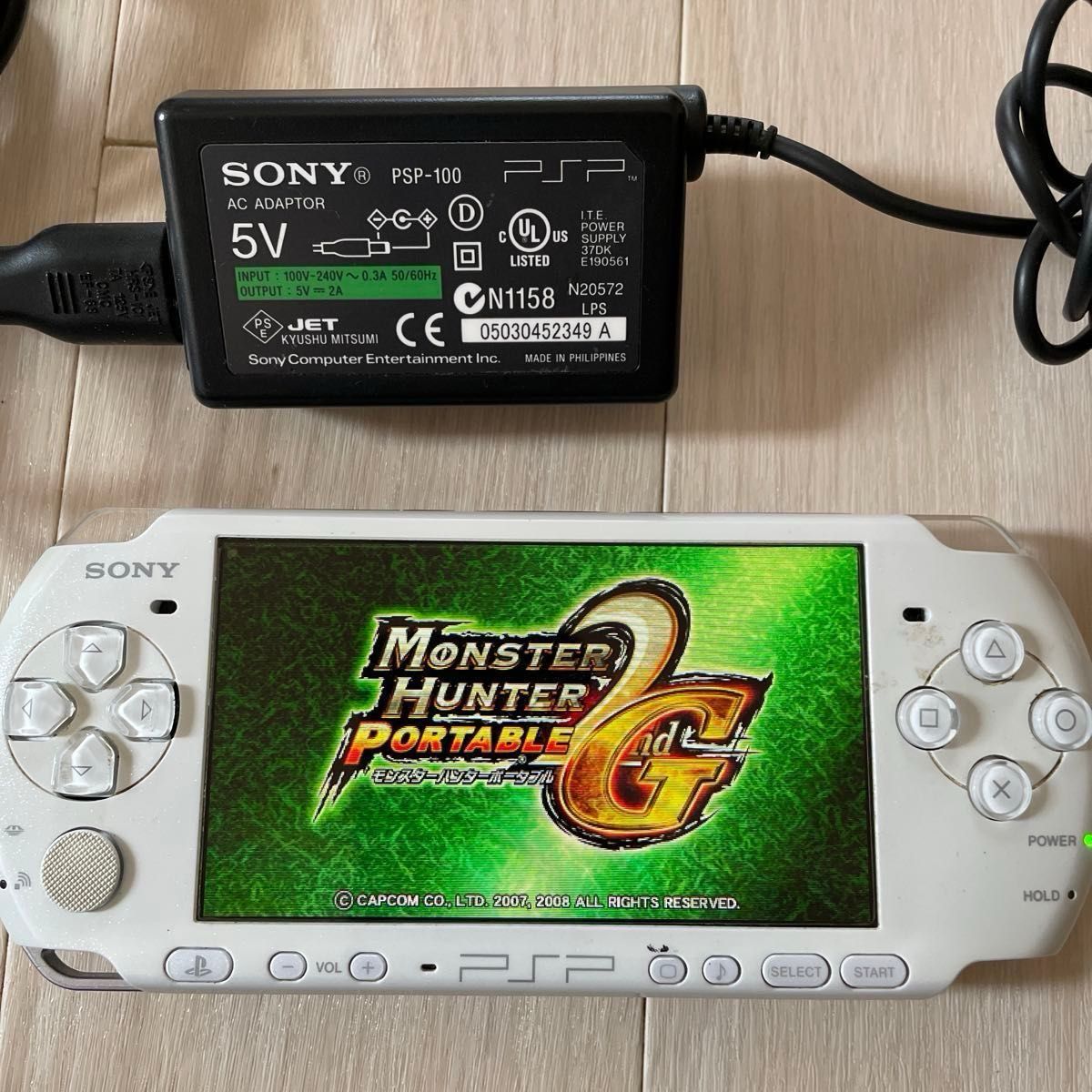 PSP3000本体動作品充電アダプタ付バッテリーパックメモリースティックソフト付ホワイト白 プレイステーションポータブル