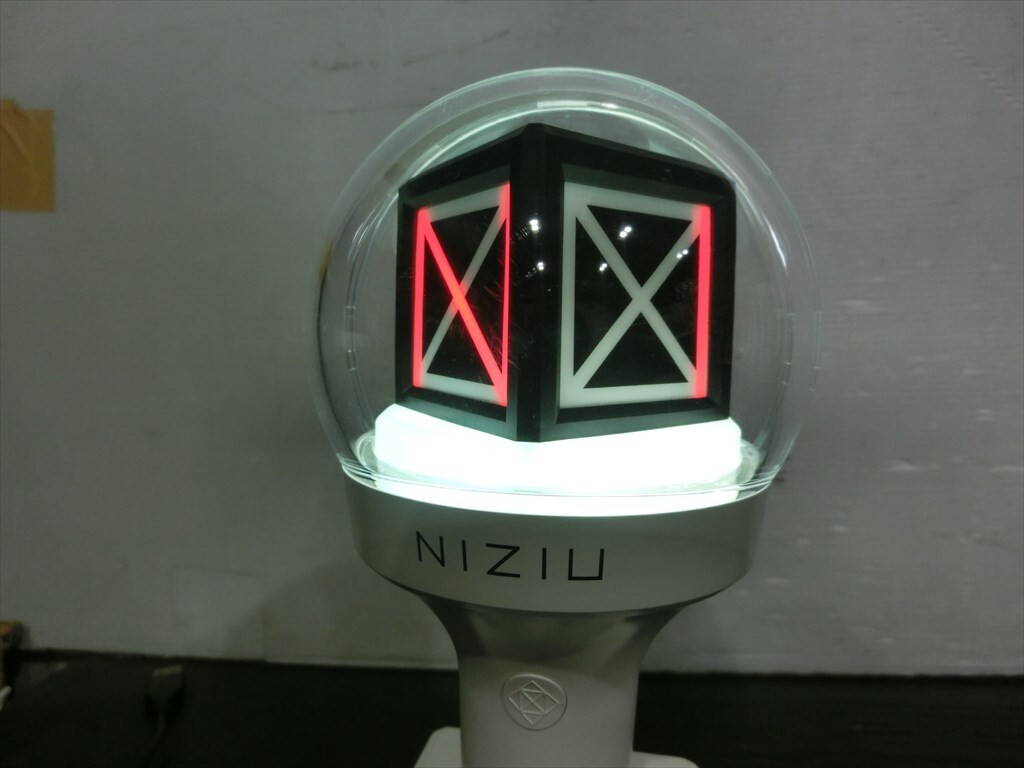 T[F4-68][60 size ]^ beautiful goods /NiziU official light stick / penlight / lighting verification settled 