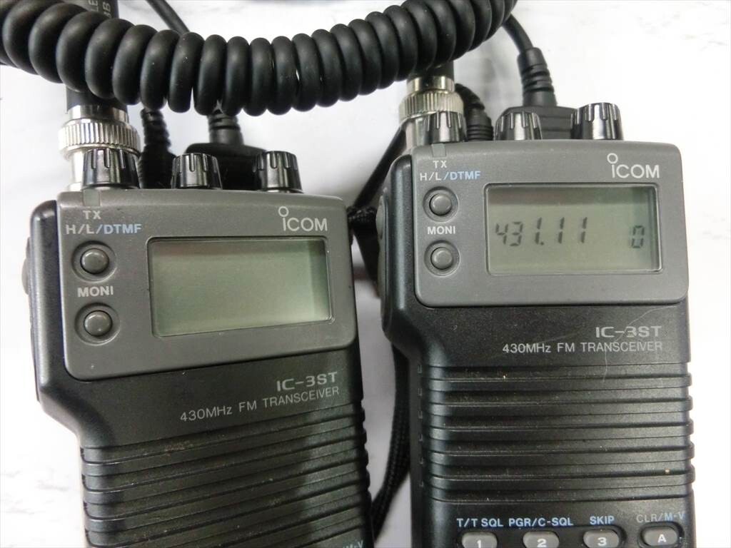 T[3.-93][60 size ]^ICOM Icom /IC-3ST 430MHz FM transceiver 2 pcs / power cord attaching / electrification possible / Junk /* scratch * dirt have 