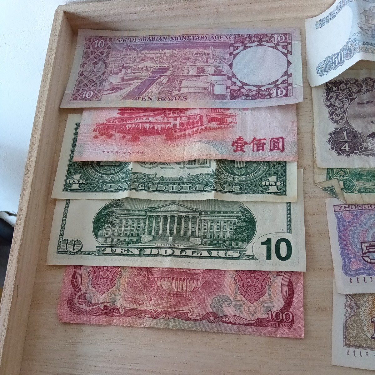 ■K436 外国のお金　古紙幣　まとめ売り10枚　ランダムに入っています　中古品　ヴィンテージ￥送料230_画像5