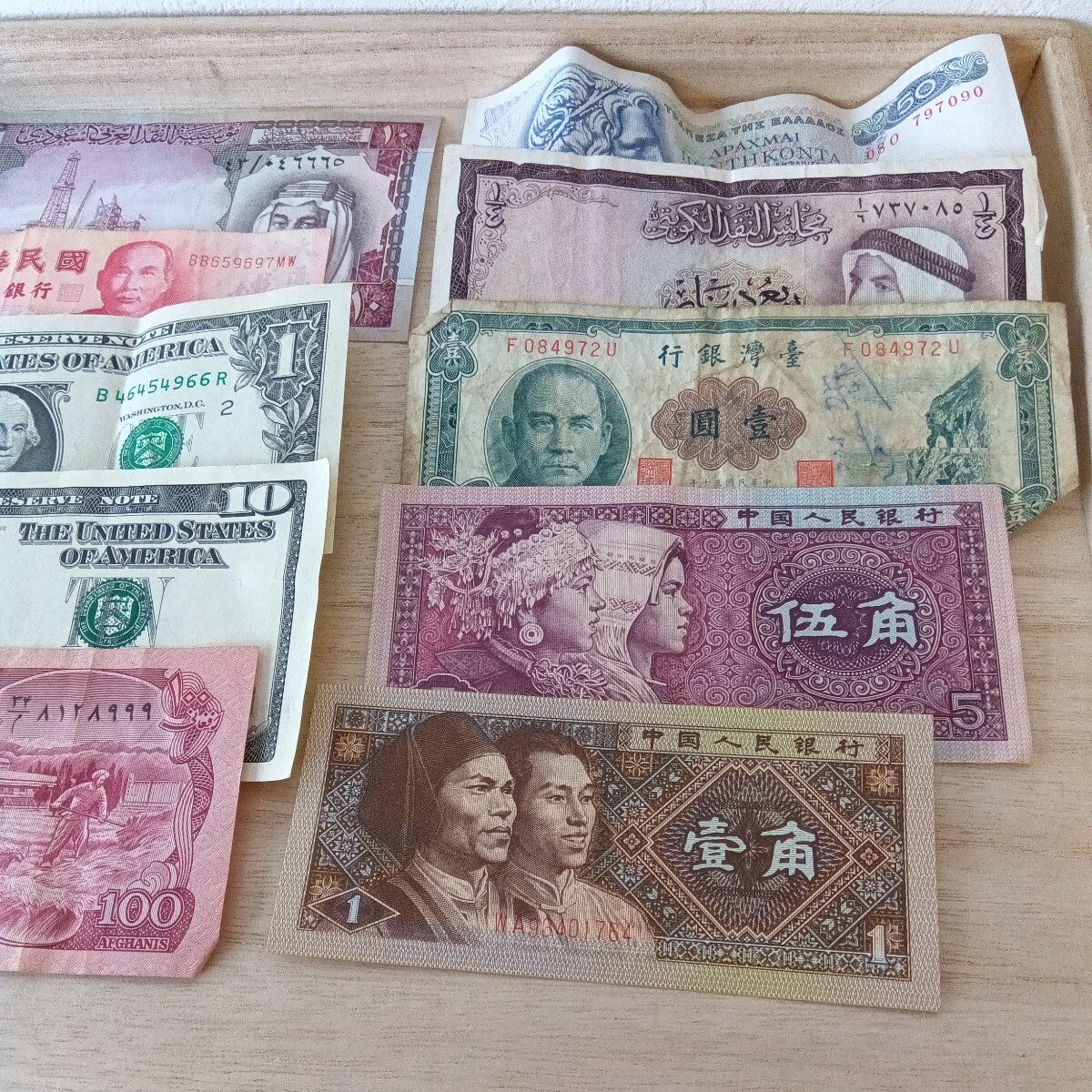 ■K436 外国のお金　古紙幣　まとめ売り10枚　ランダムに入っています　中古品　ヴィンテージ￥送料230_画像3