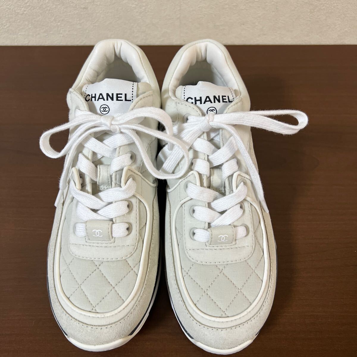 【新品】CHANEL シャネル 2023 ココマーク マトラッセ キルティング スニーカー size 36 即完売品 レディース_画像2