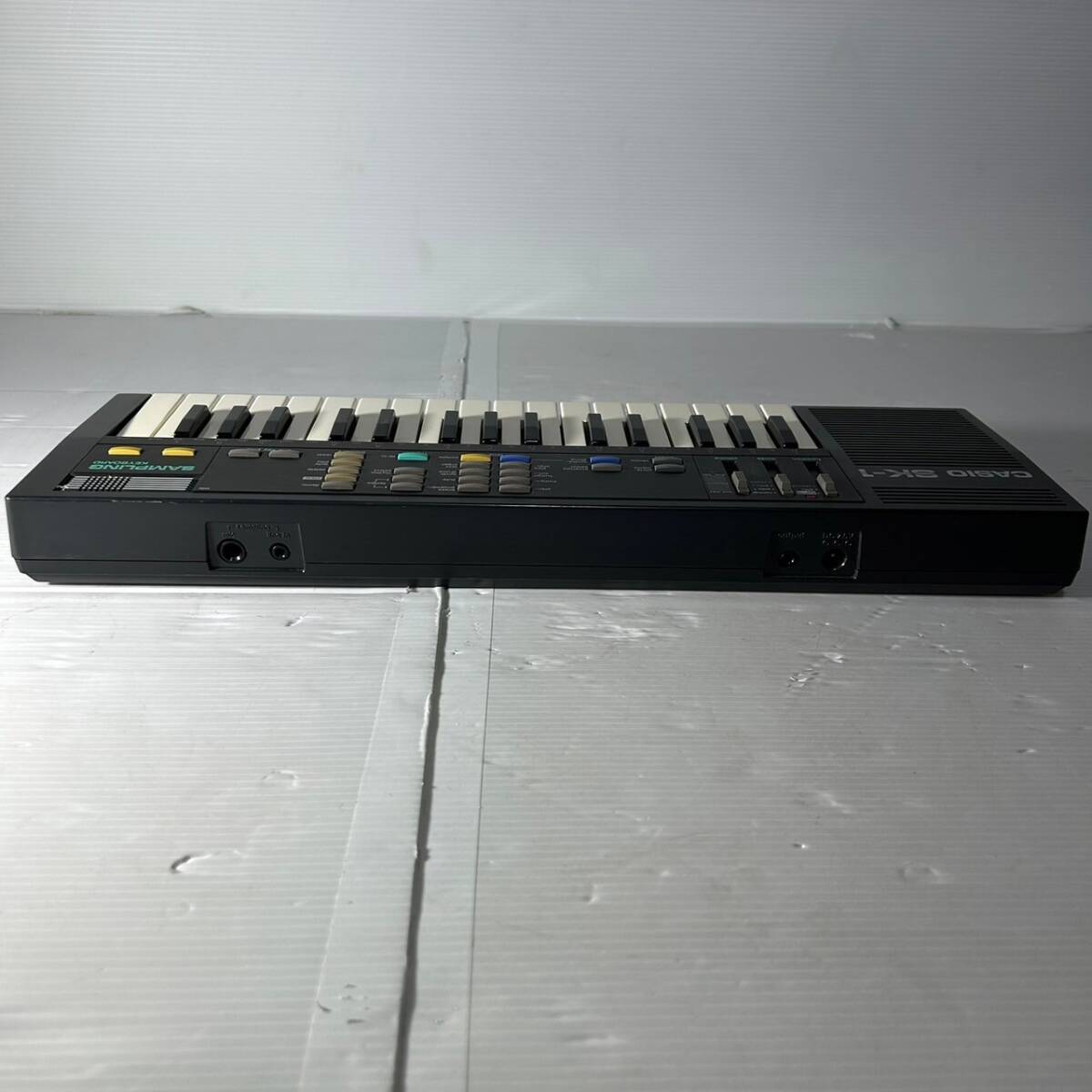 〈490〉CASIO カシオ SK-1 サンプリングキーボード 電子ピアノ シンセサイザー 鍵盤楽器 アダプター付 動作確認OK_画像2