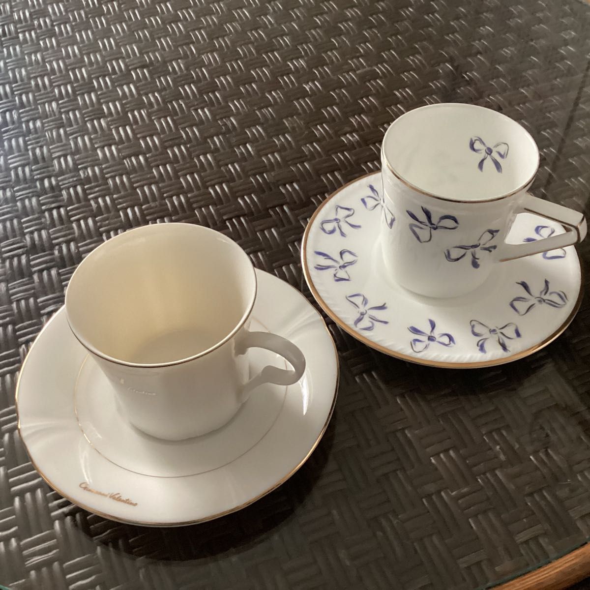 コーヒーカップ&ソーサー　2個セット(ヴァレンチノとイヴ・サンローラン)