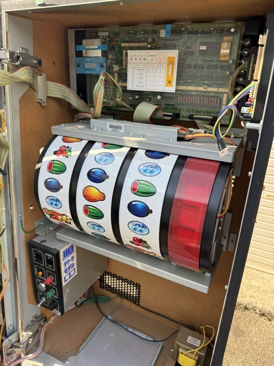  pachinko slot machine apparatus 4 serial number nii rattling electron plumeria -30 rare Junk, part removing, present condition delivery watermelon godo45