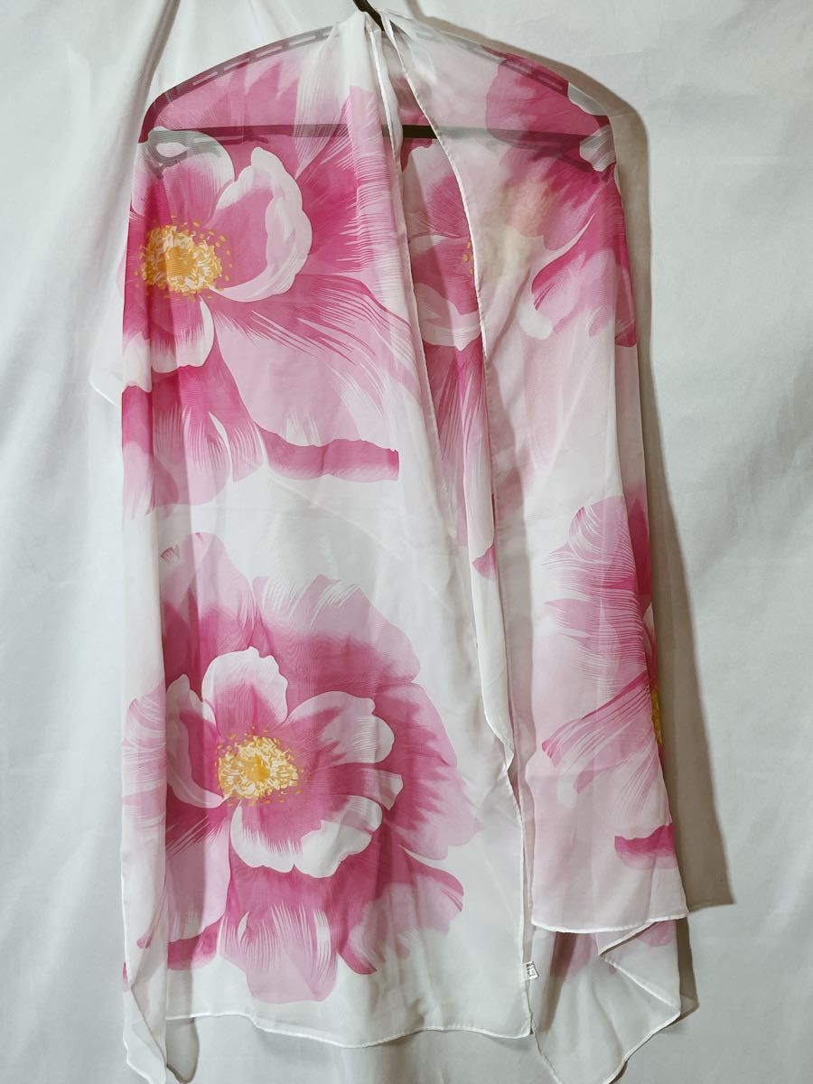 スカーフ　ショール　花　日除　美品　コメント無し即購入歓迎　送料込み　匿名配送　　大きな花が可愛いスカーフです♪