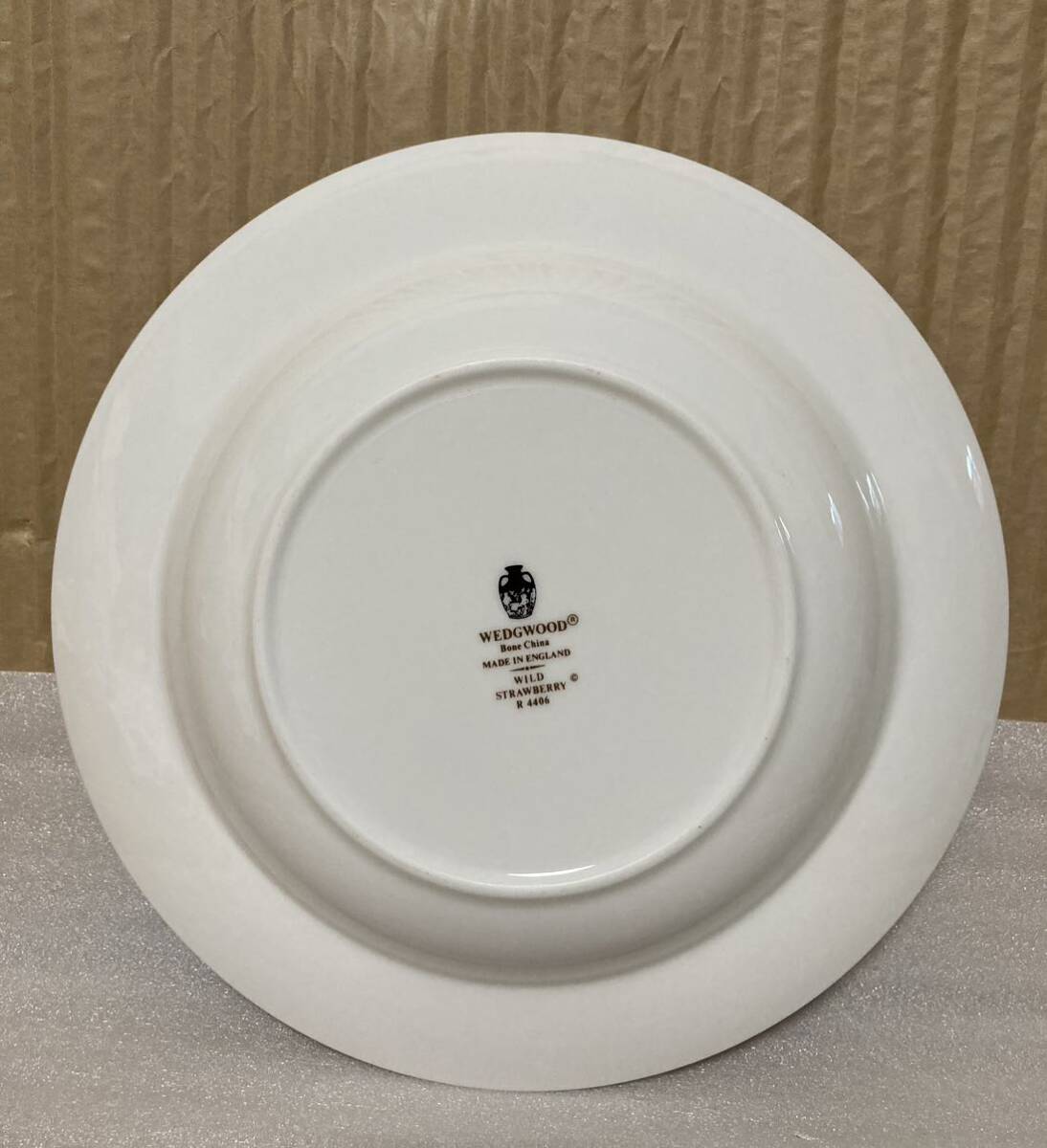ウェッジウッド ワイルドストロベリー プレート　2枚　深皿　皿　お皿　WEDGWOOD ウエッジウッド　黒壺_画像5