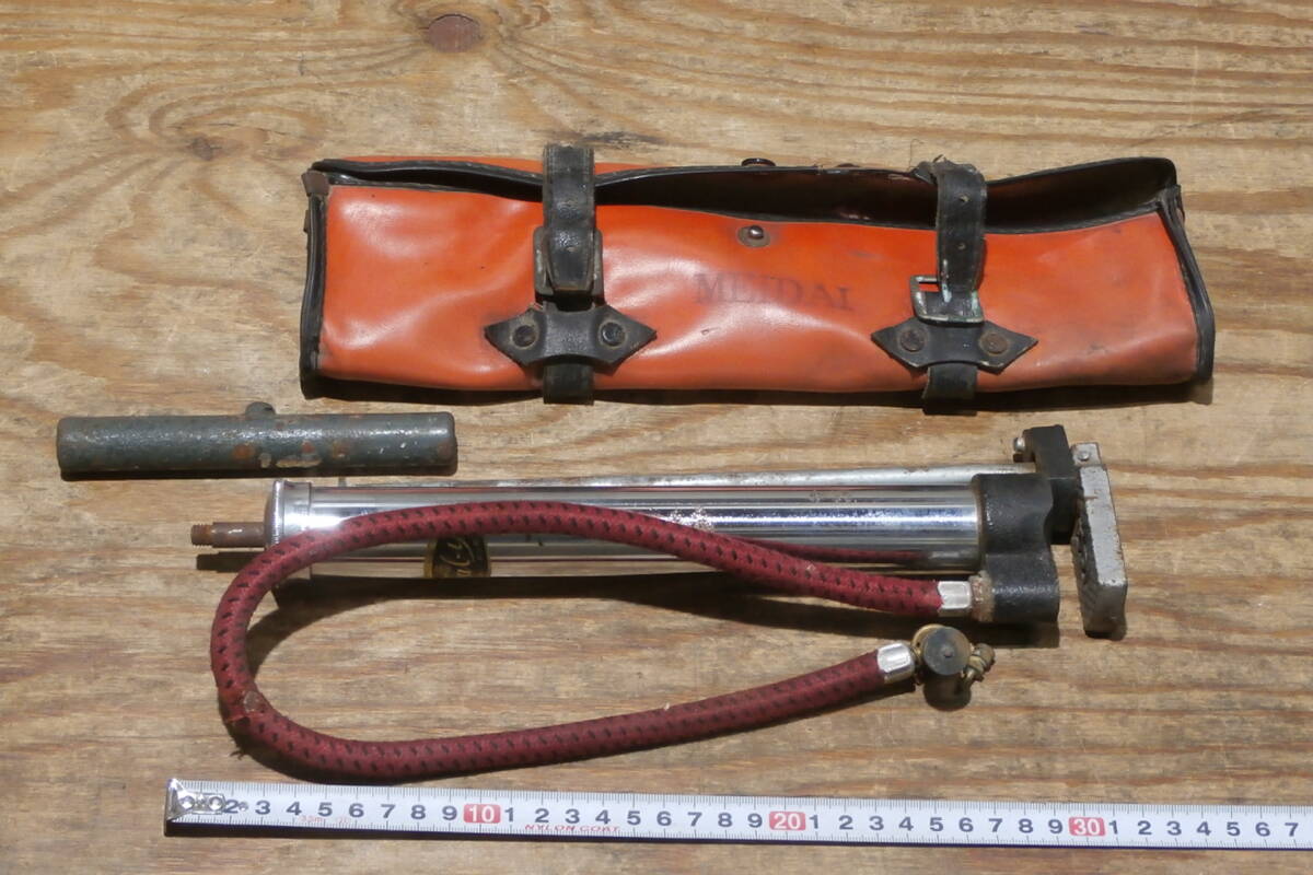  Old bike & iron scooter . mobile air pump used use possibility * rabbit Meguro land . Cub number Dream number .