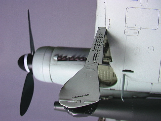 トライマスター1/48 フォッケ-ウルフFw190D-12 MA-2/BT700魚雷型爆弾装備型の完成品の画像6