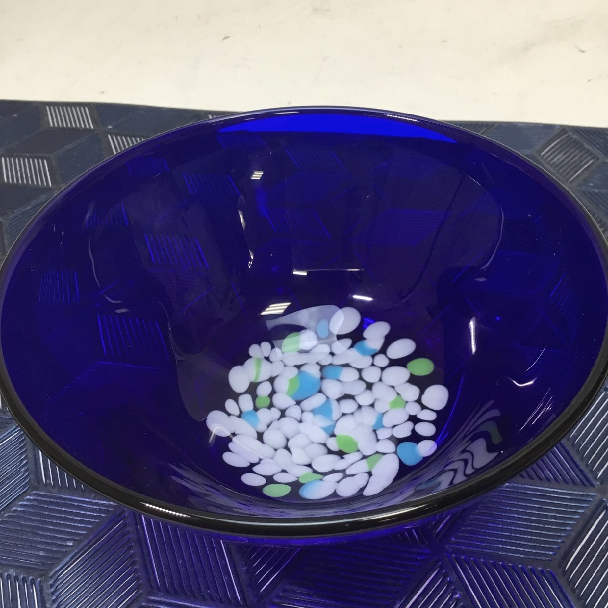 【未使用/長期保管品/CH】青硝子 鉢 色ガラス ボウル 鉢器 深皿 径約15cm ガラス製 和食器　MZ0501_画像5