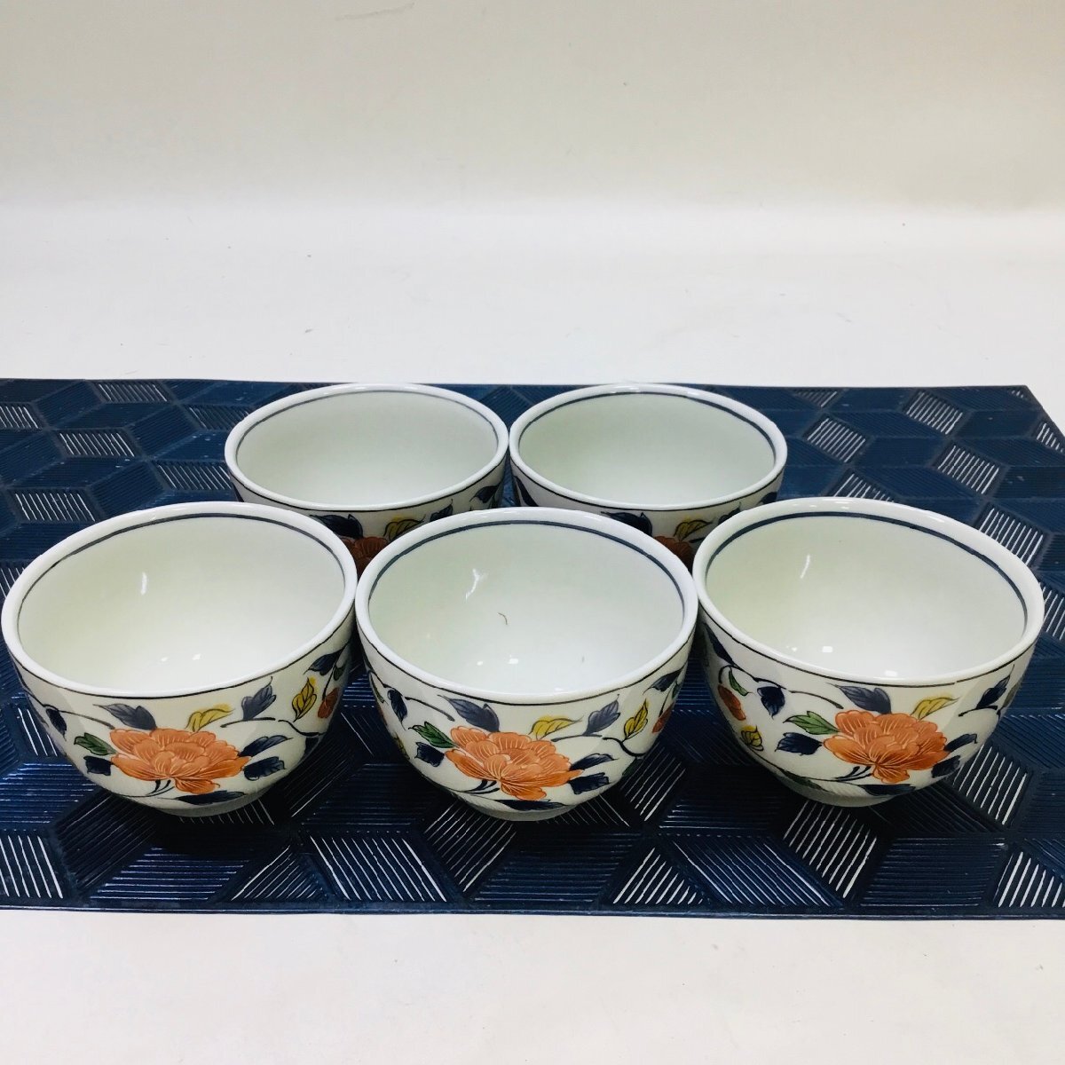 【中古/長期保管品/CH】三洋陶器 林斎 湯呑 湯飲み 花柄 蓋無し 茶器 径約8cm 5客セット 陶器 和食器　MZ0519_画像2