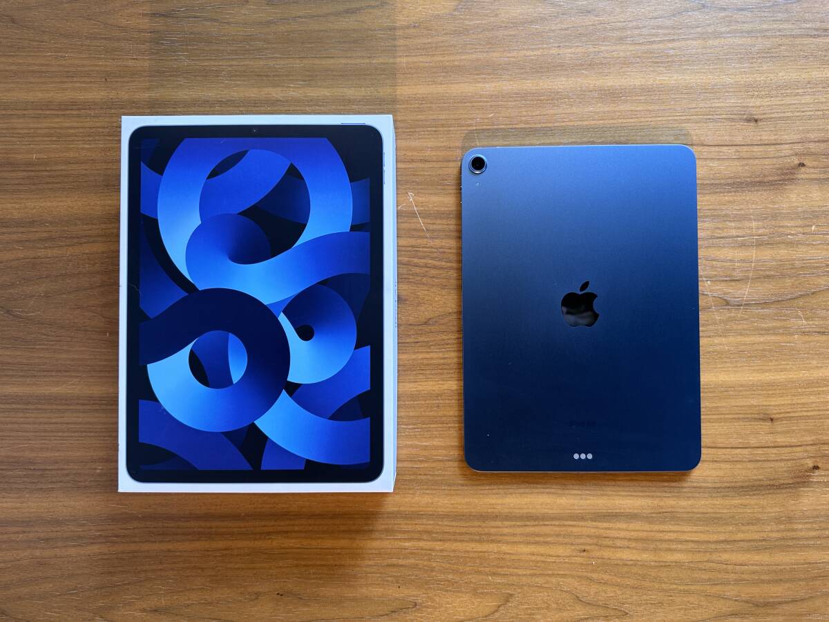 美品　アップル Apple iPad Air（第5世代） 10.9インチ Wi-Fi 256GB Blue_画像1