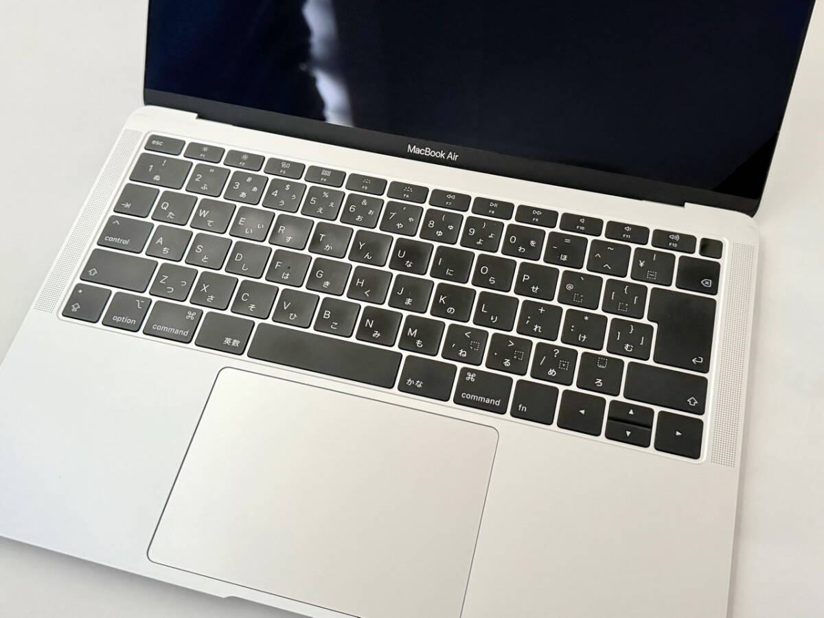 Apple MacBook Air 2018（A1932）シルバー ジャンク品_画像2