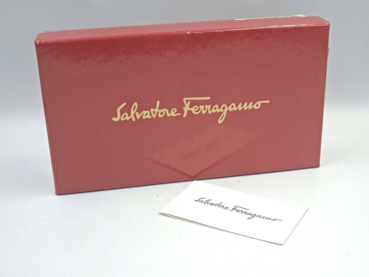 ◇Salvatore Ferragamo/サルヴァトーレフェラガモ/ヴァラ/長財布/F-22 3059/リザード型押しレザー/ブラック/箱付き/USED品_画像10