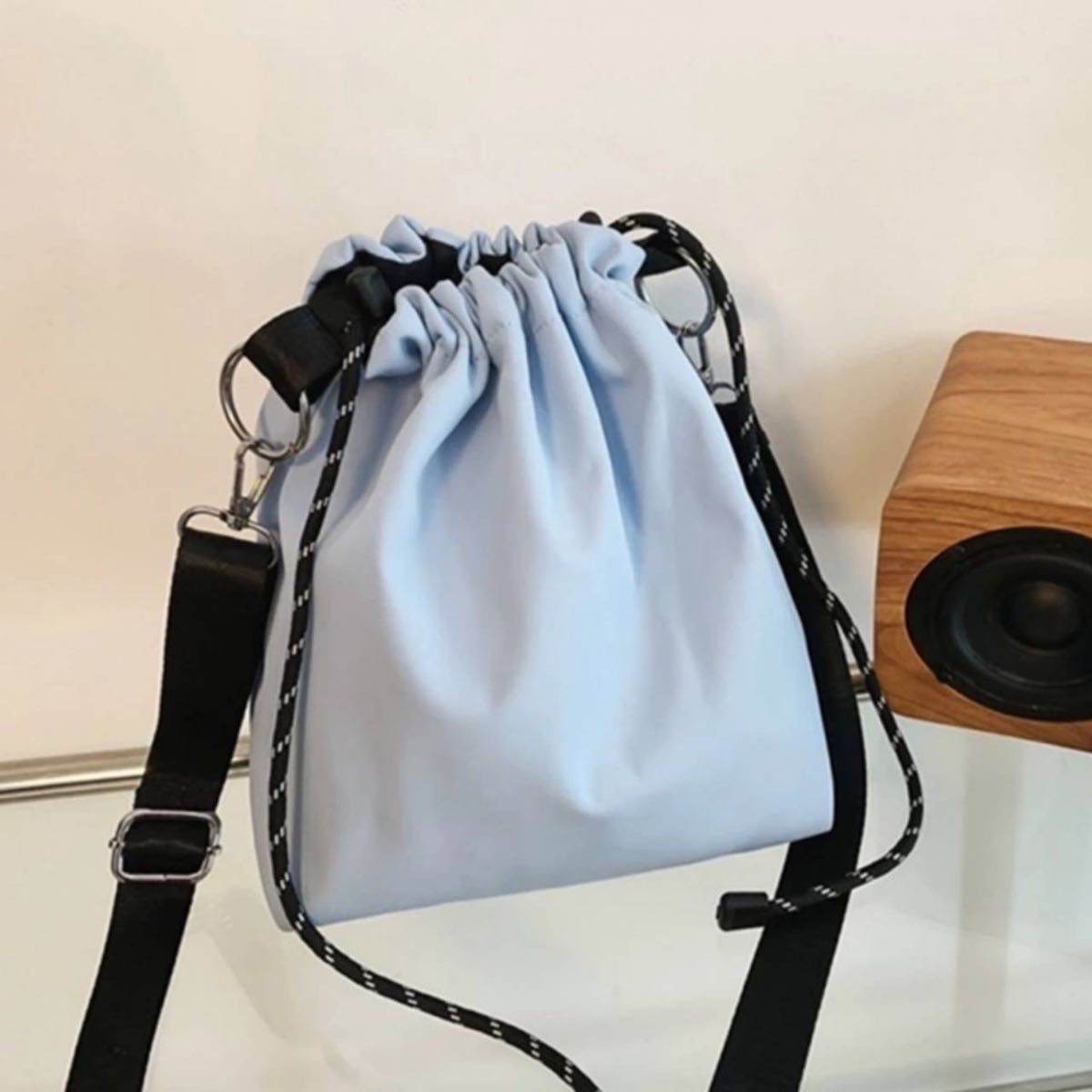 巾着型 ショルダーバッグ ナイロン 防水 カジュアル シンプル コンパクト