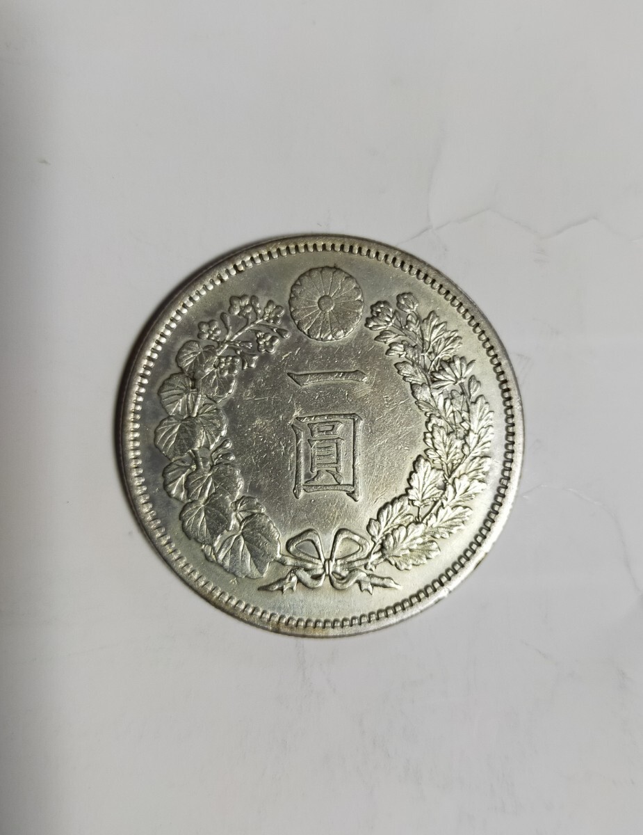 1円銀貨　明治11年　特年　本物保証　　一圓銀貨　重さ約26.9g　 直径約38.7mm　 近代銀貨_画像2