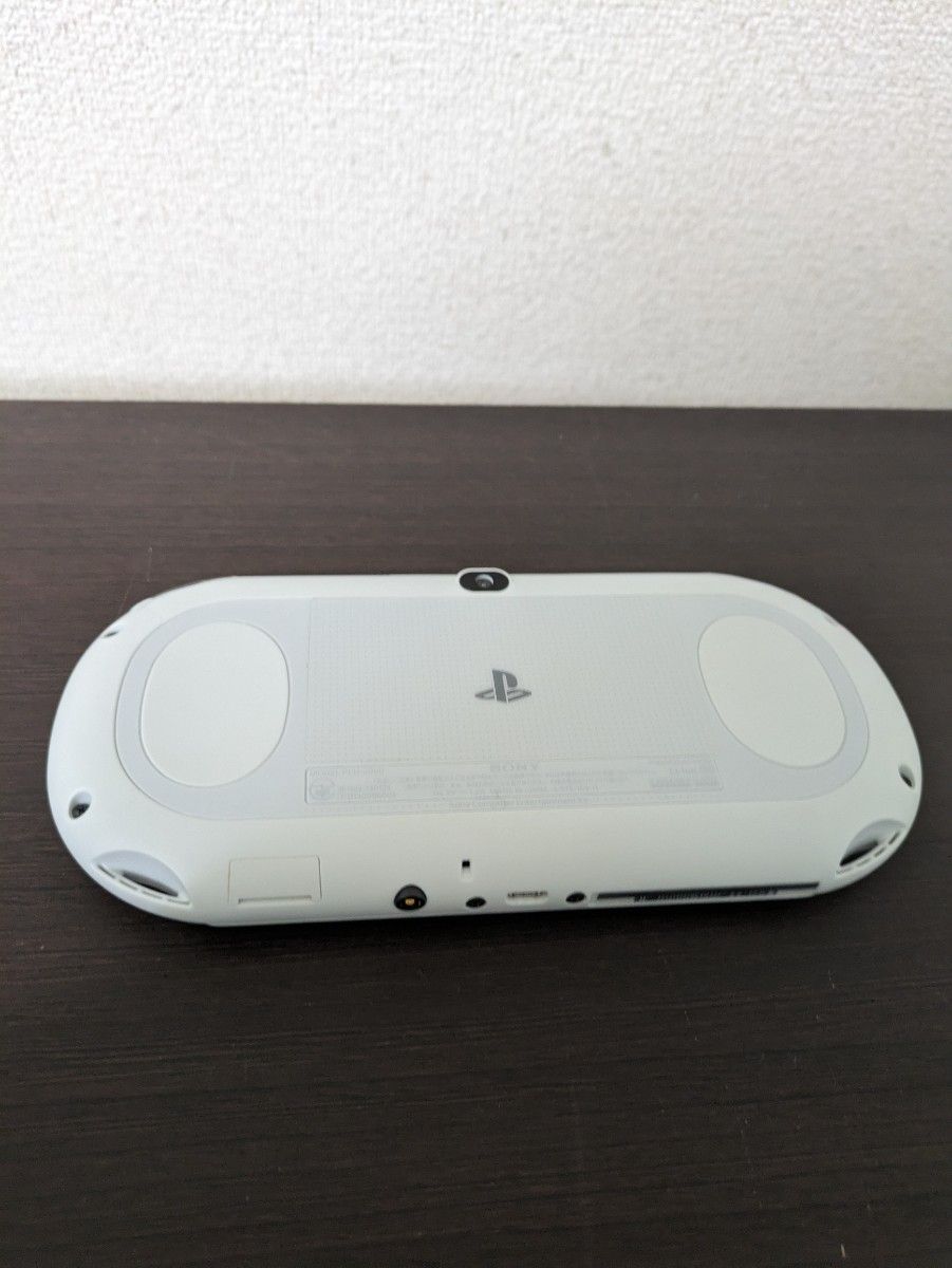 PS vita 本体　2000 グレイシャー・ホワイト