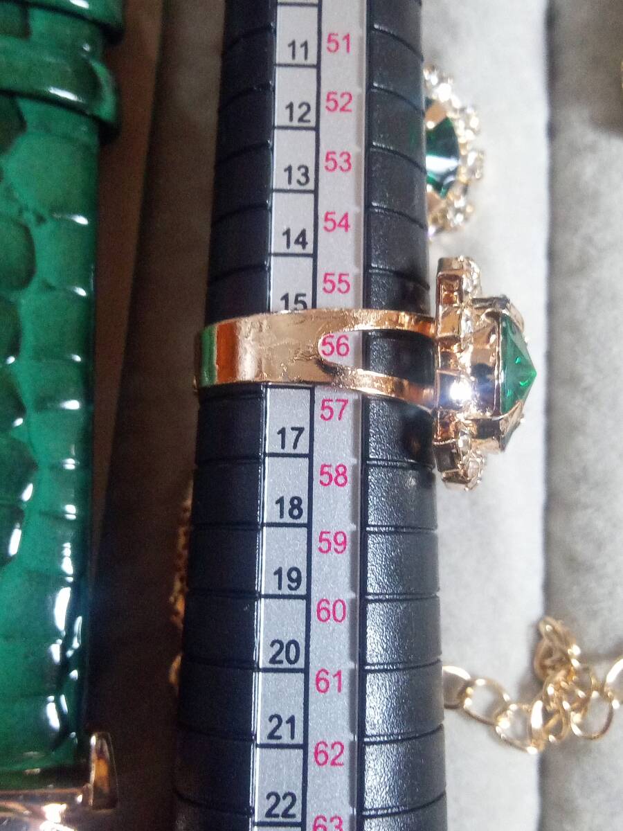 腕時計 アクセサリー セット レディース ファッション ピアス ネックレス 指輪 リング 合成革 緑 グリーン_画像6