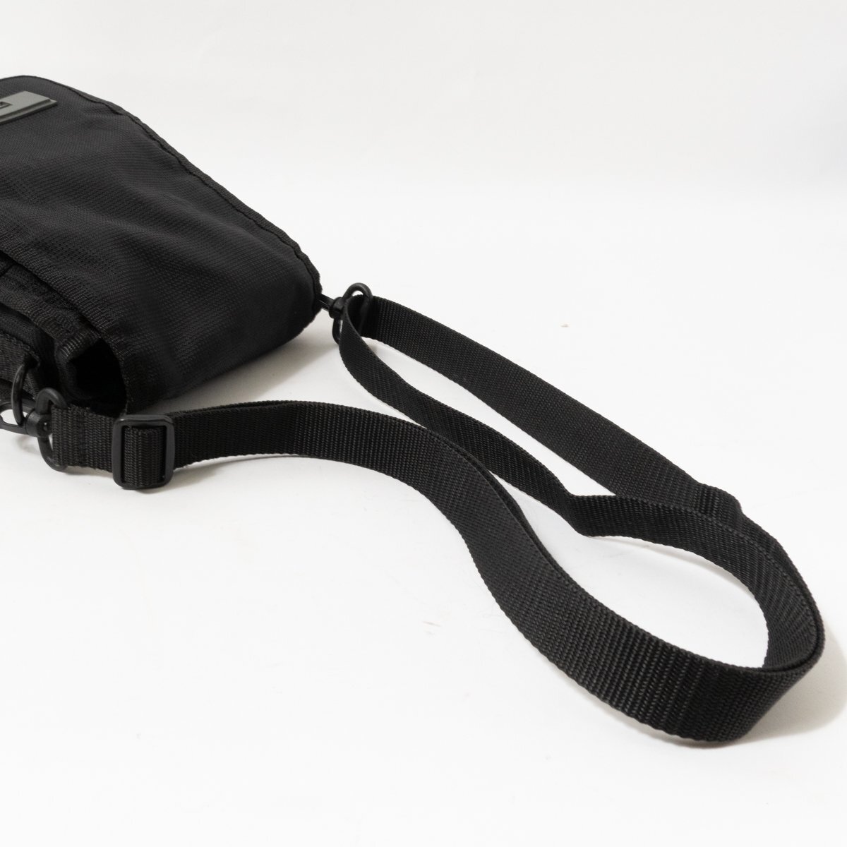 DIESEL ディーゼル ショルダーバッグ ブラック 黒 グレー ナイロン メンズ 斜め掛け シンプル 小さめ 収納多数 カジュアル bag 鞄 かばん_画像4