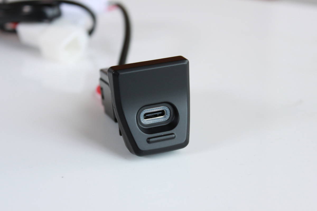 トヨタ RAV4 USB-Cポートスイッチ_画像1