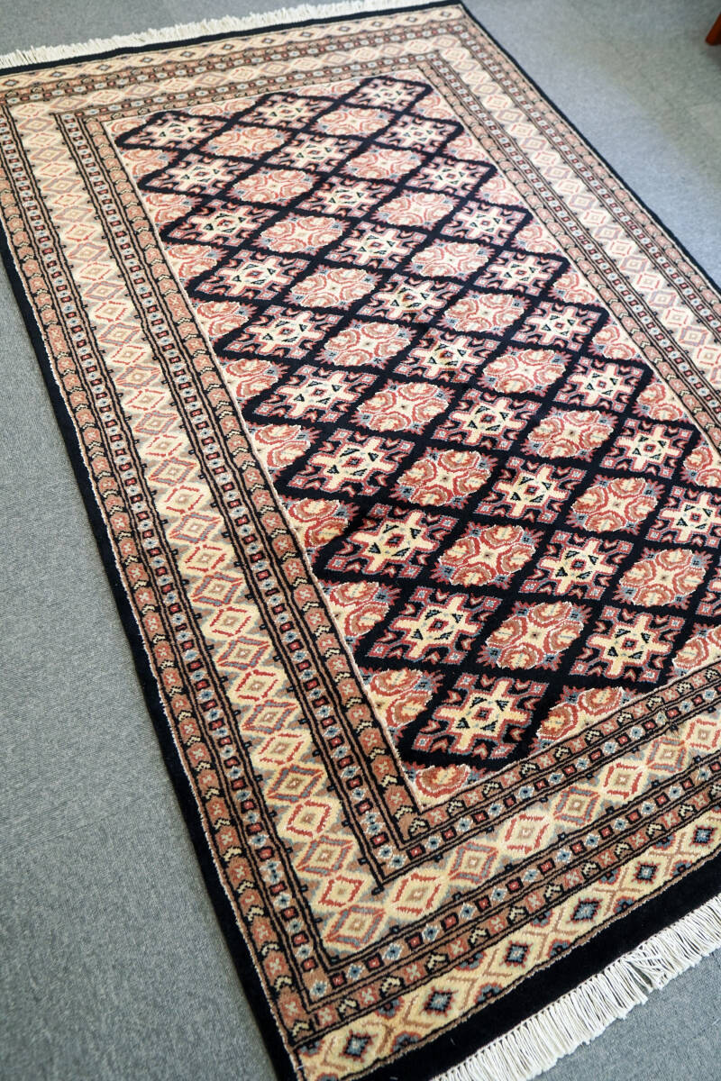 190×121cm【パキスタン手織り絨毯】トライバルラグ
