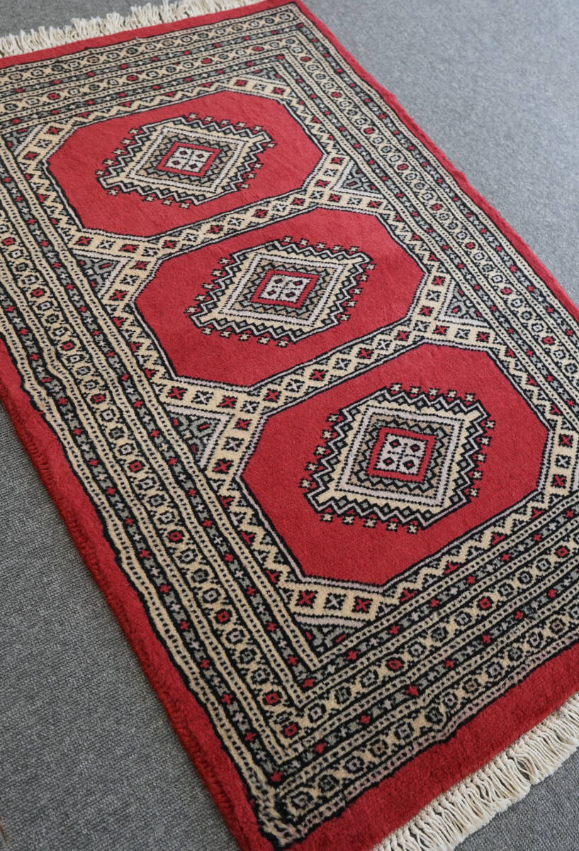 93×60cm【パキスタン手織り絨毯】 　トライバルラグ