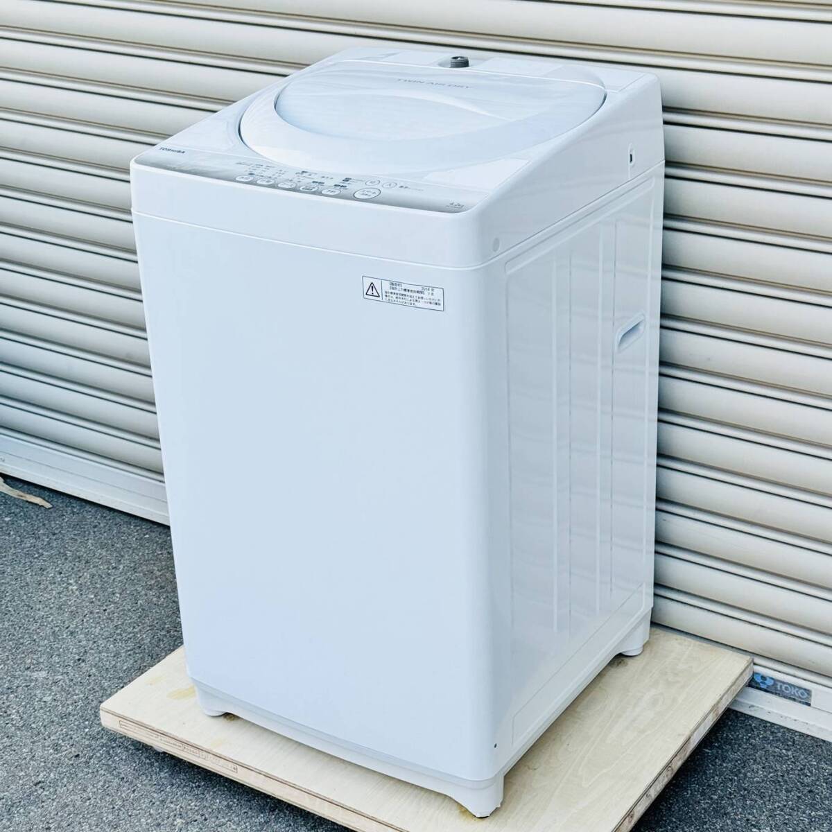 甲MJ17596 クリーニング済 動作確認済 2014年製 4.2㎏ 東芝 TOSHIBA 全自動電気洗濯機 AW-42SM ホース付 ホワイト 白色 家電の画像1