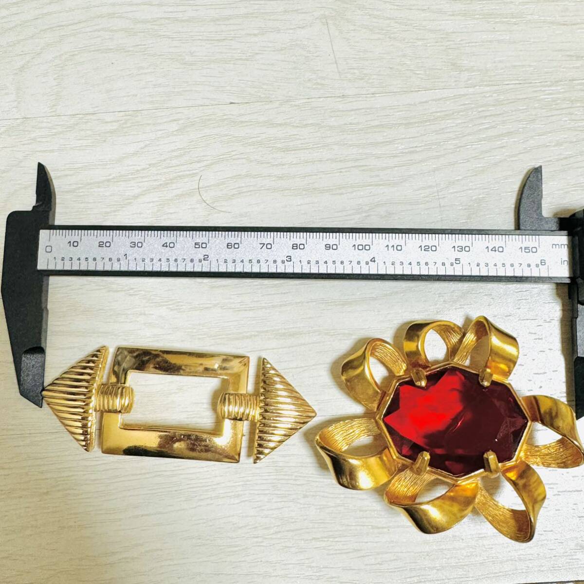 1円〜Christian Dior BOUTIQUE クリスチャン ディオール ヴィンテージ ブローチ 2個まとめて CD ゴールド装飾品 アクセサリー アンティーク_画像9