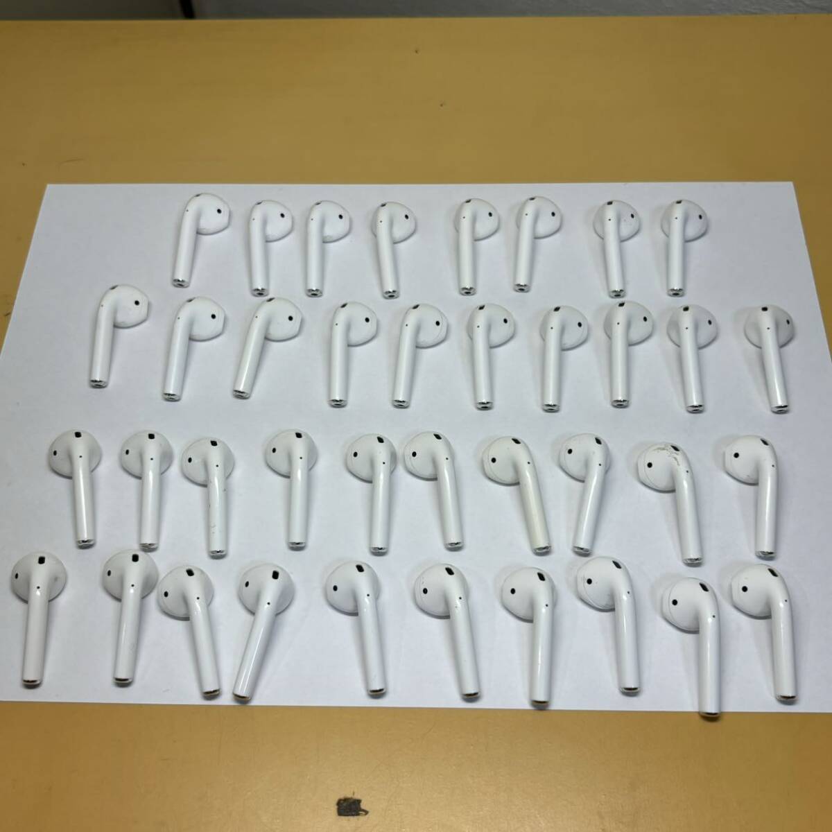 Apple AirPods エアポッズ 第2世代 まとめ売り 38個 A2031 20個 A2032 18個 ワイヤレスイヤホン_画像3
