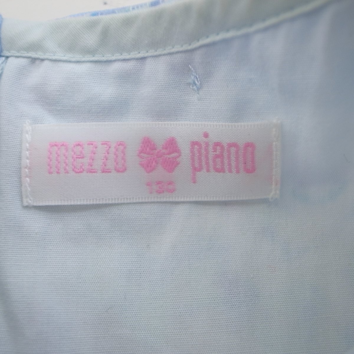 5390【本物保証】 mezzo piano メゾピアノ 花柄 ドレス ノースリーブ ワンピース 130cm 花柄 リボン ブルー系 チュール 美品_画像4